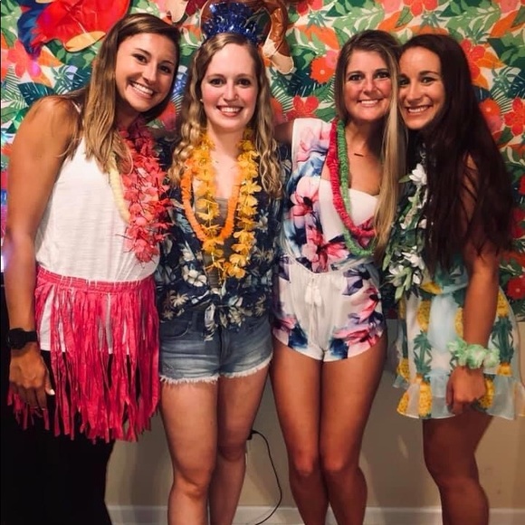 Tobi White Watercolor Vibe Floral Romper size S - Picture 5 of 6